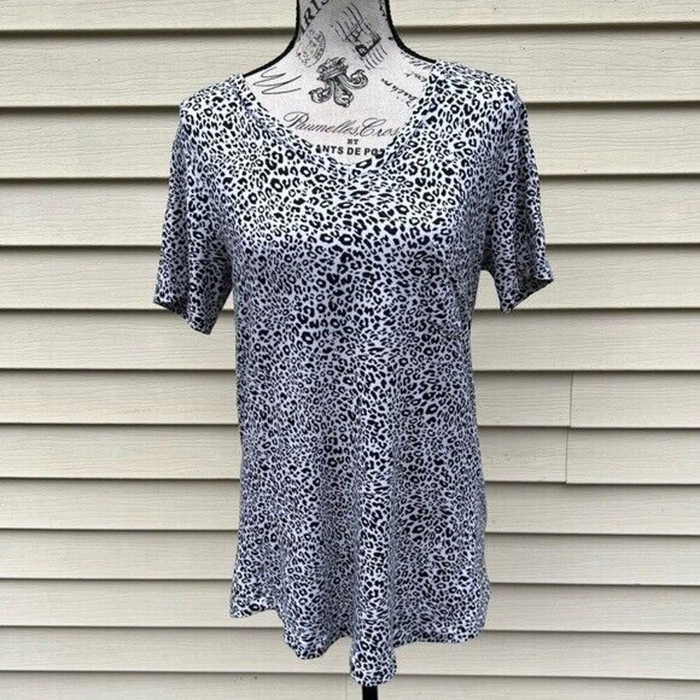 Vera Bradley white & black cheetah print short sleeve V-neck shirt w/ pocket